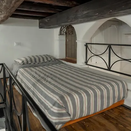 Domus Capocci - Rione Monti * Roma